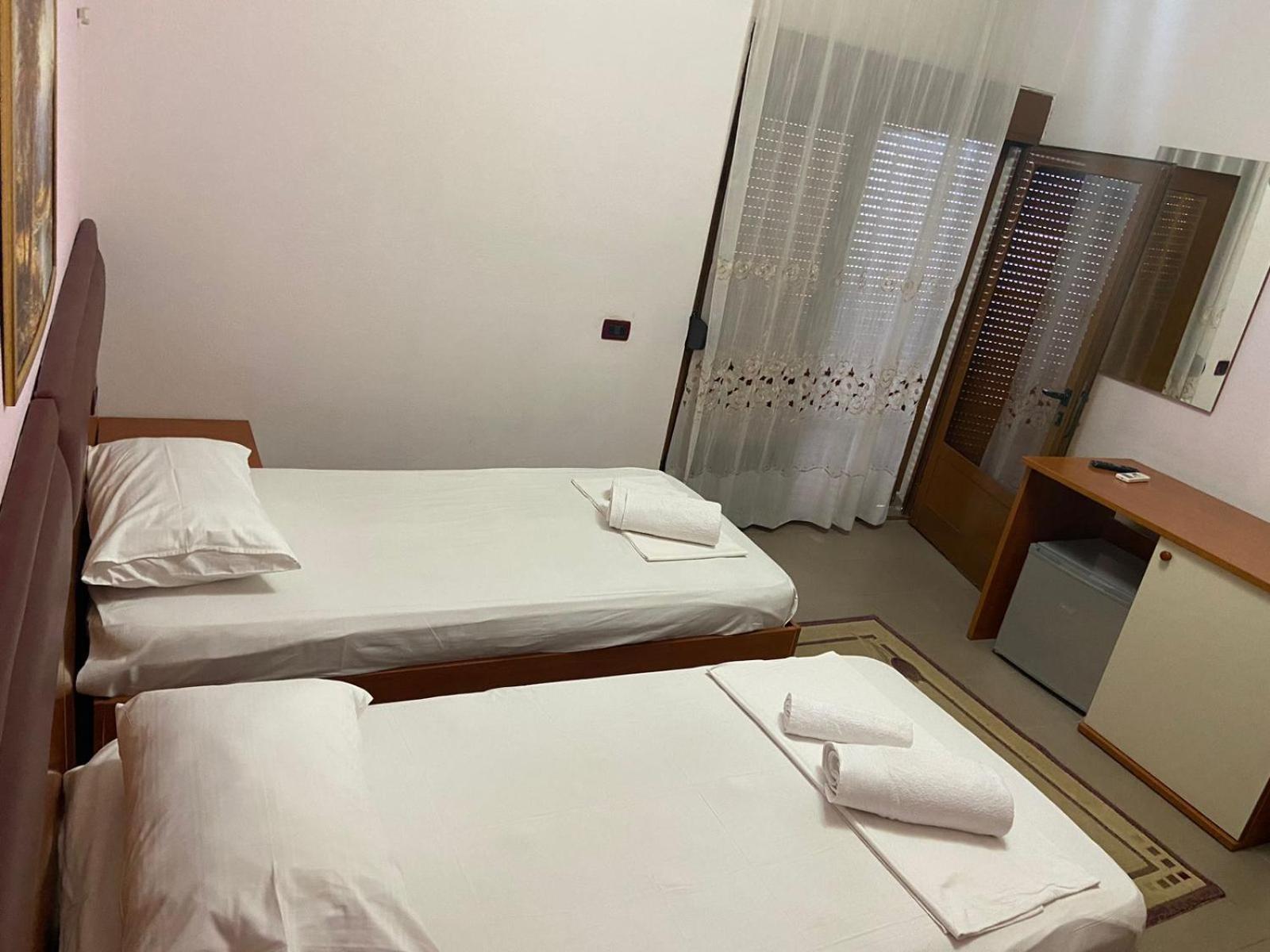 Hotel Edland Влёра Экстерьер фото