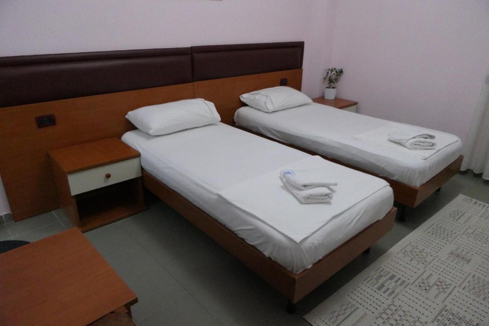 Hotel Edland Влёра Экстерьер фото