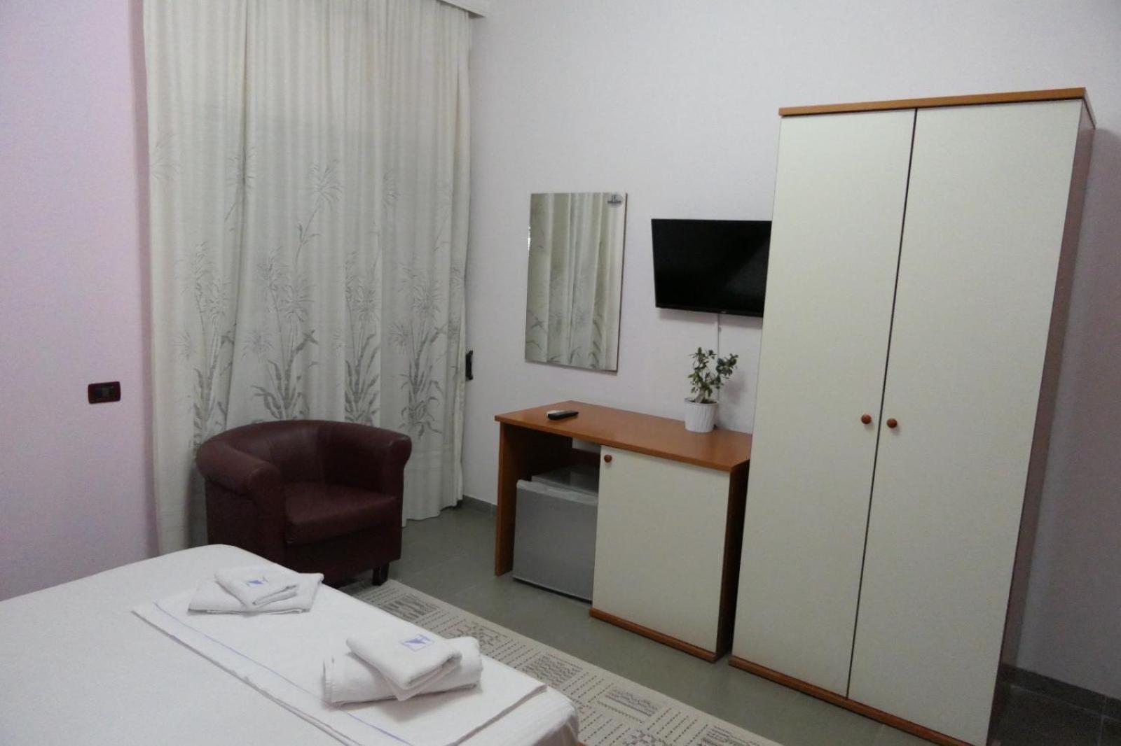 Hotel Edland Влёра Экстерьер фото