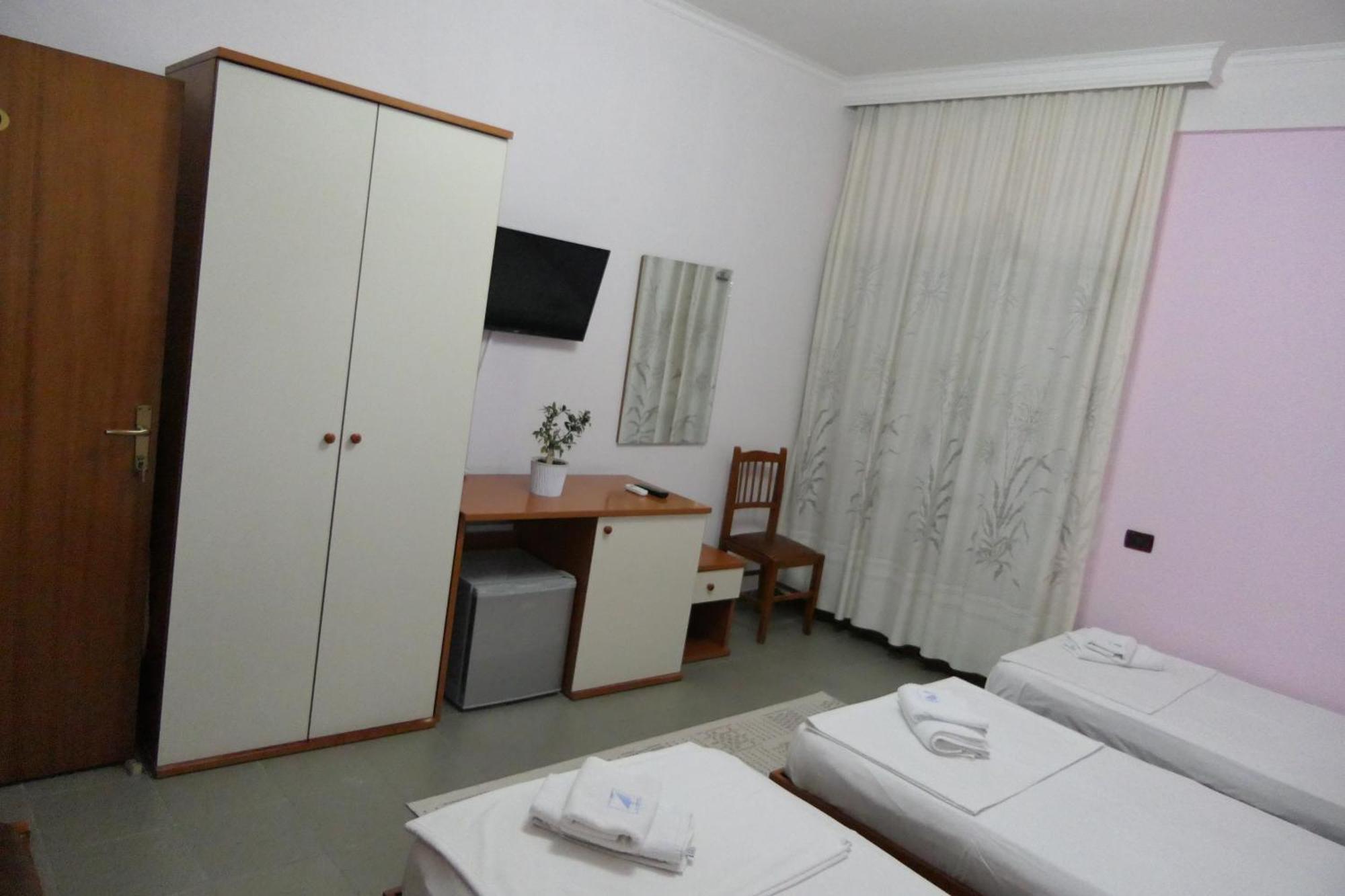 Hotel Edland Влёра Экстерьер фото